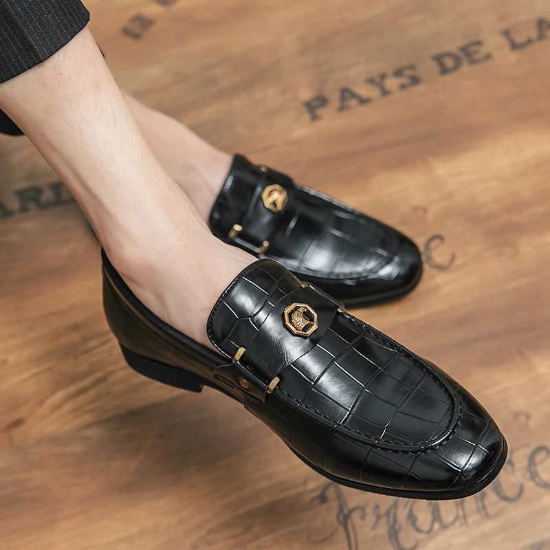 New Korean version crocodile pattern gradient color loafers with metal buckles for business formal casual nightclub men shoes