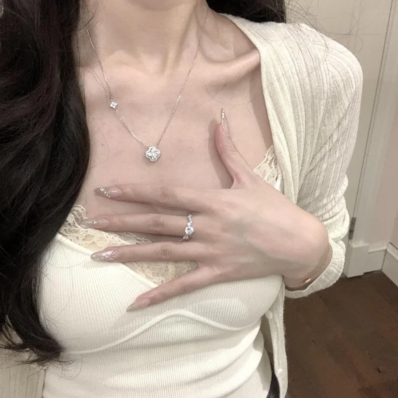 قلادة ألماس كاملة بأربع أوراق البرسيم - هدية مجوهرات ساحرة محظوظة لها | تصميم رائع وبسيط | الكمال إنس ستايل لوكسو #5