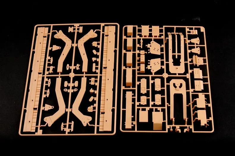 US Stock 1/35 Hobby Boss M1070 Truck HET Tractor with M1000 Semi Trailer Military Model Kit Toy Vehicle DIY Assembly Car TH06019