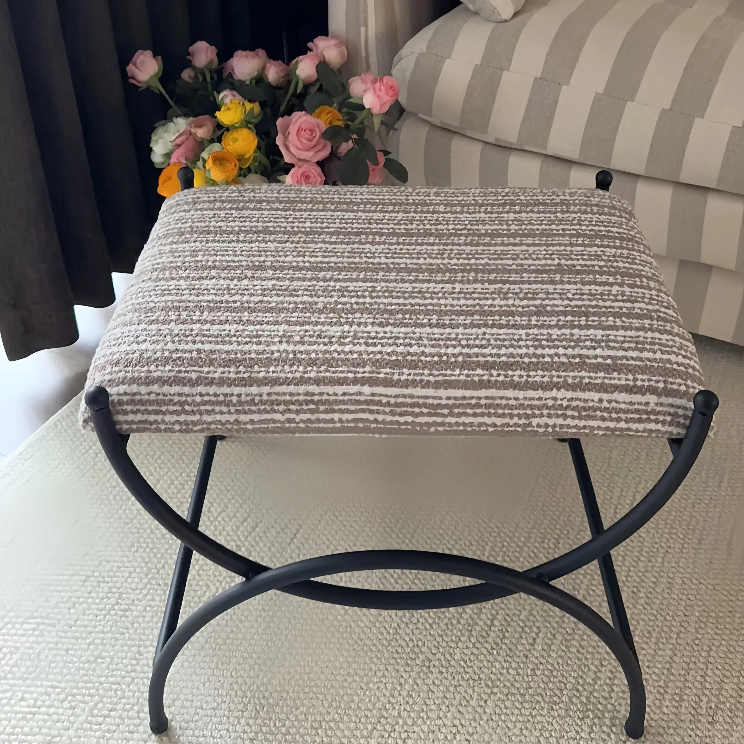 Shoe changing stool Furniture Metal wrought iron UU stool French retro shoe changing stool Metal soft package footstool Sofa sto