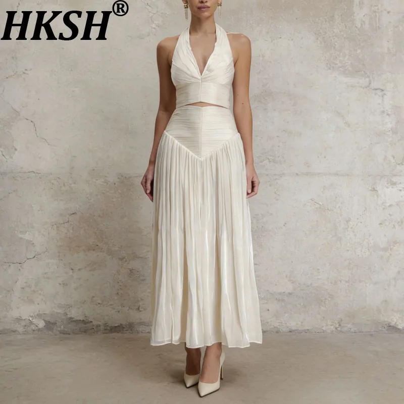 

HKSH 2026 Summer New Women Two-piece Set French Halter Neck Sleeveless Backless Sexy Vest Top Pleated Skirt Elegant Chic HK18152
