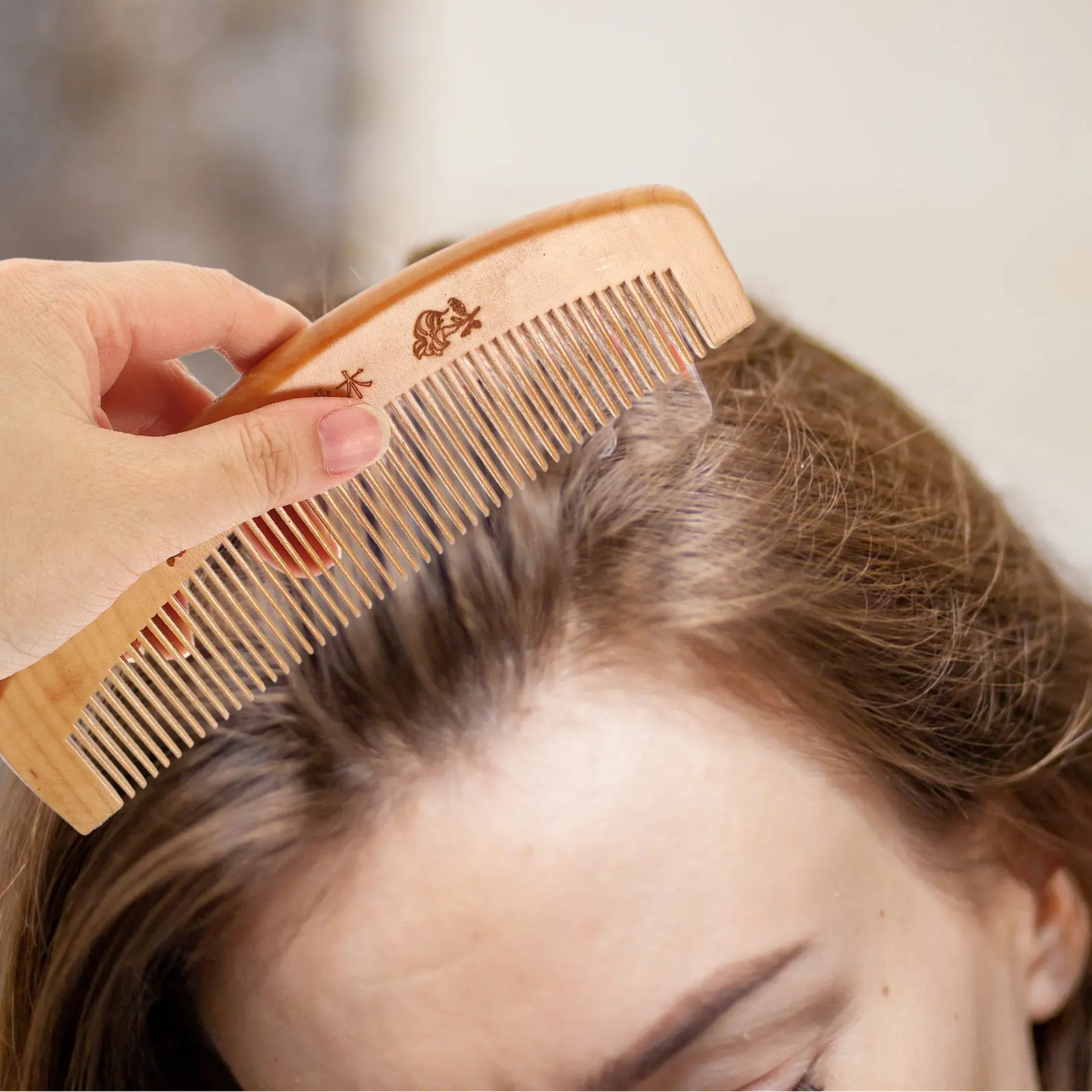 

Набор из 3 антистатических деревянных расчесок: портативные массажные расчески для распутывания густых волос, ухода за кожей головы, парикмахерский инструмент для женщин