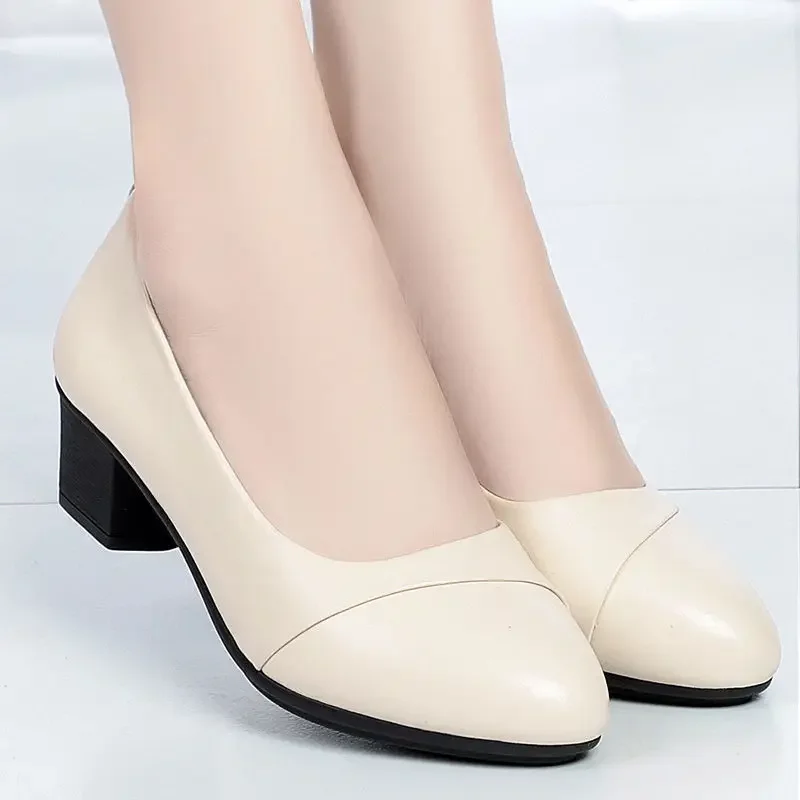 Women Soft Leather Low Heel Shoes Comfortable Soft Sole Middle-aged Sandals Mid Heel Work Shoes New Arrival 2023