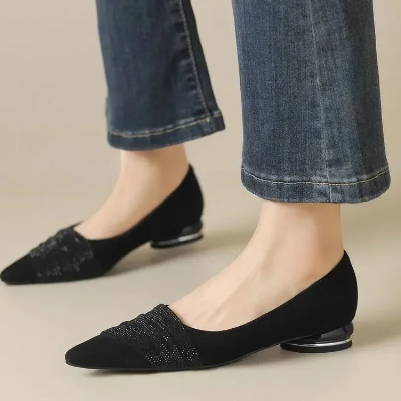 Chaussures simples polyvalentes pour femmes, nouvelle mode d'été, semelle souple, bout pointu, talon bas, bouche peu profonde