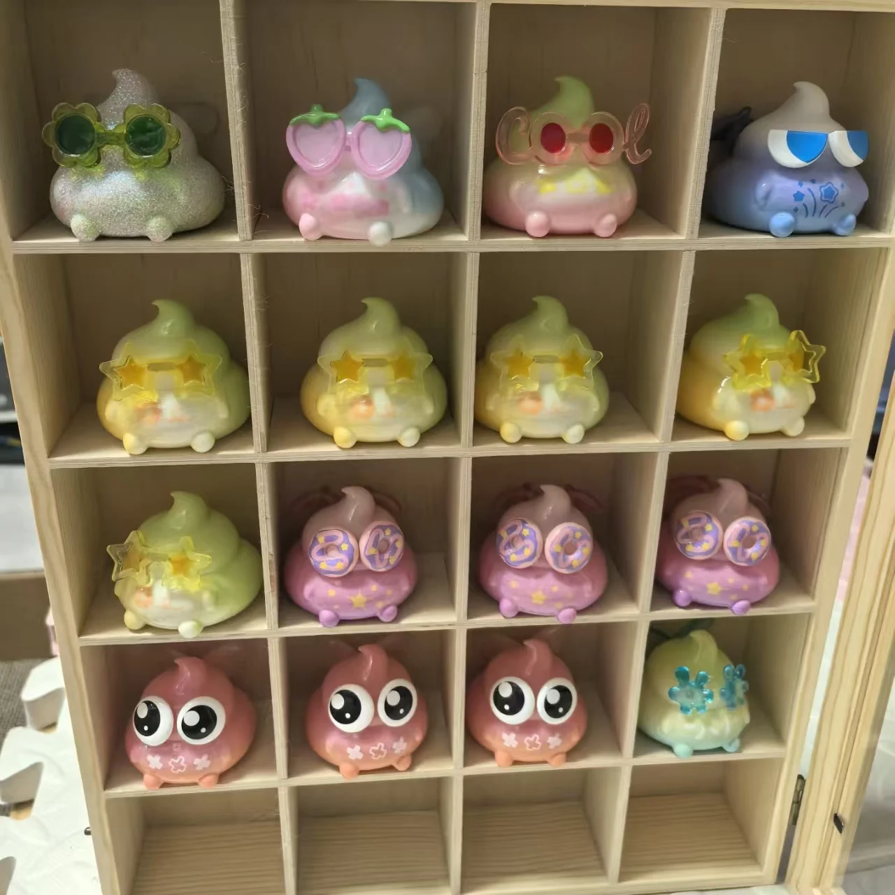 

Mini Blind Bag Emmmkun Look Series Mysterous Box Cute Poop Figurine Trendy Toy Ornament Collectible Dolls Holiday Custom Gift