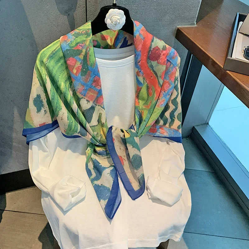 Uniwersalny letni szal damski w stylu francuskim vintage z nadrukiem, chroniący przed słońcem, duży jedwabny kwadratowy szal podróżny, wielofunkcyjny szal uniwersalny.
