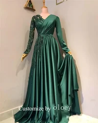 OLOEY-vestidos de noche árabes de Dubái, satén verde esmeralda, encaje brillante personalizado, plisados de satén, cuello en V, vestidos formales para graduación