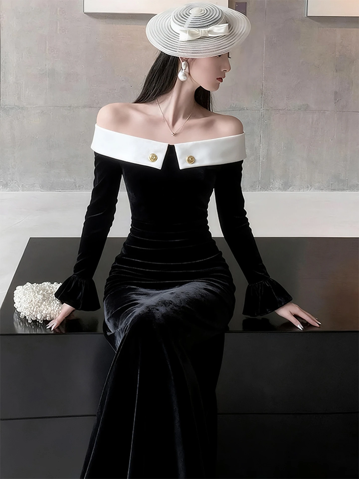 

Elegant Velvet Dress for Important Occasions Black Color Rich Girl Autumn Fashion Commute Style Long Sleeve Cardigan Dress