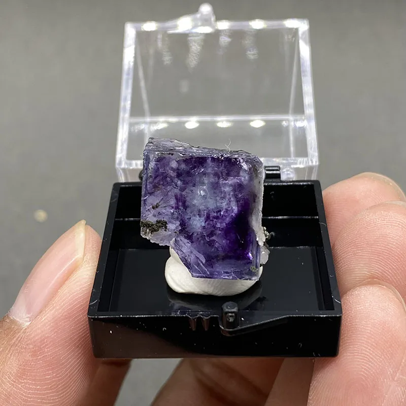 100% Natural China Hunan Yaogangxian Fluorite Crystal Rough Stone Quartz Mineral Healing Crystal +Box size:35*35*35mm