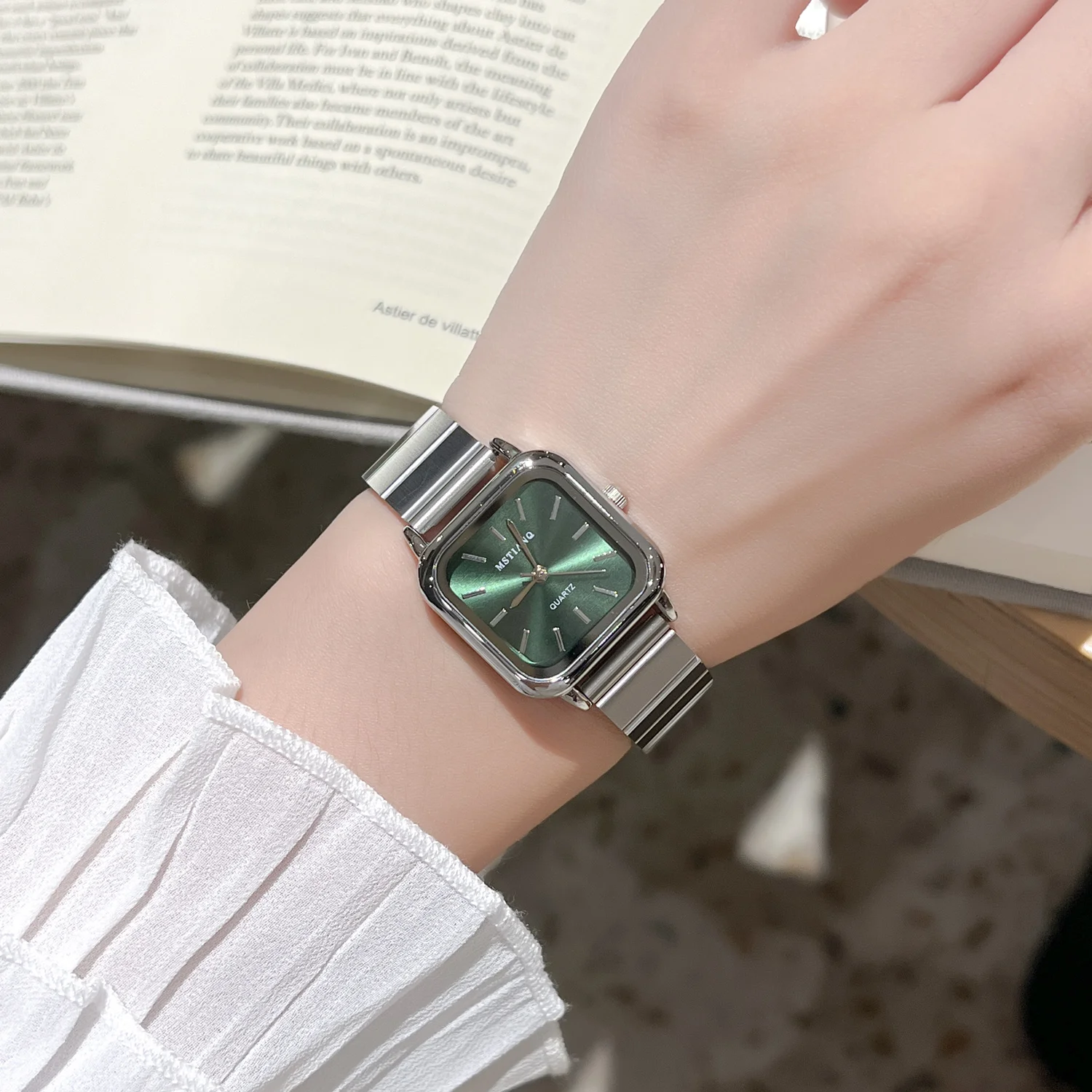 Квадратные часы для женщин; в стиле колледжа; лесная дорогая дорожная экипировка; ретро литературно-художественная свежая и простая