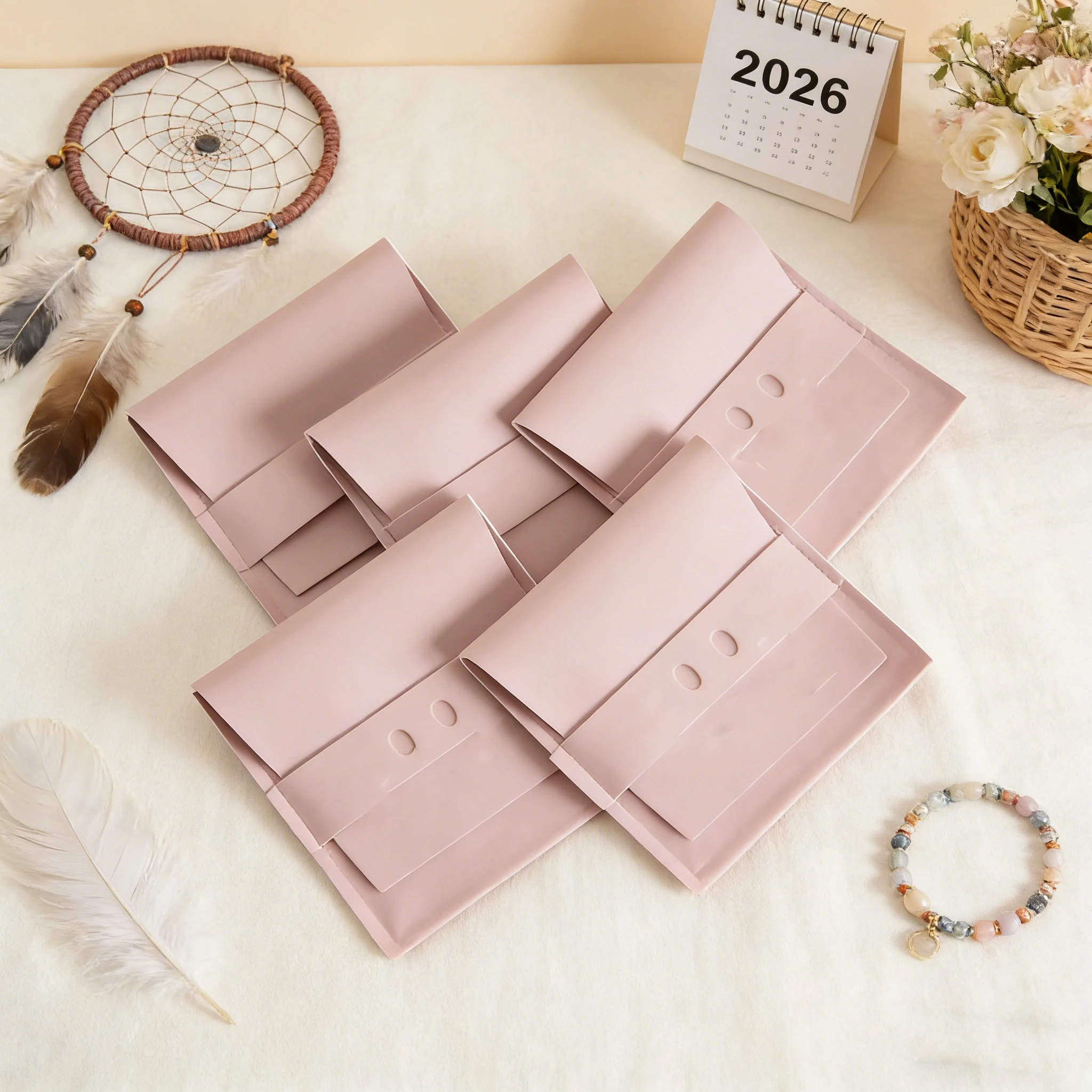 

100pcs Custom Logo PU Leather Jewelry Bag Envelope Gift Pouch For Rings Earrings Necklace Bracelet Organizer Wedding Favors Sack