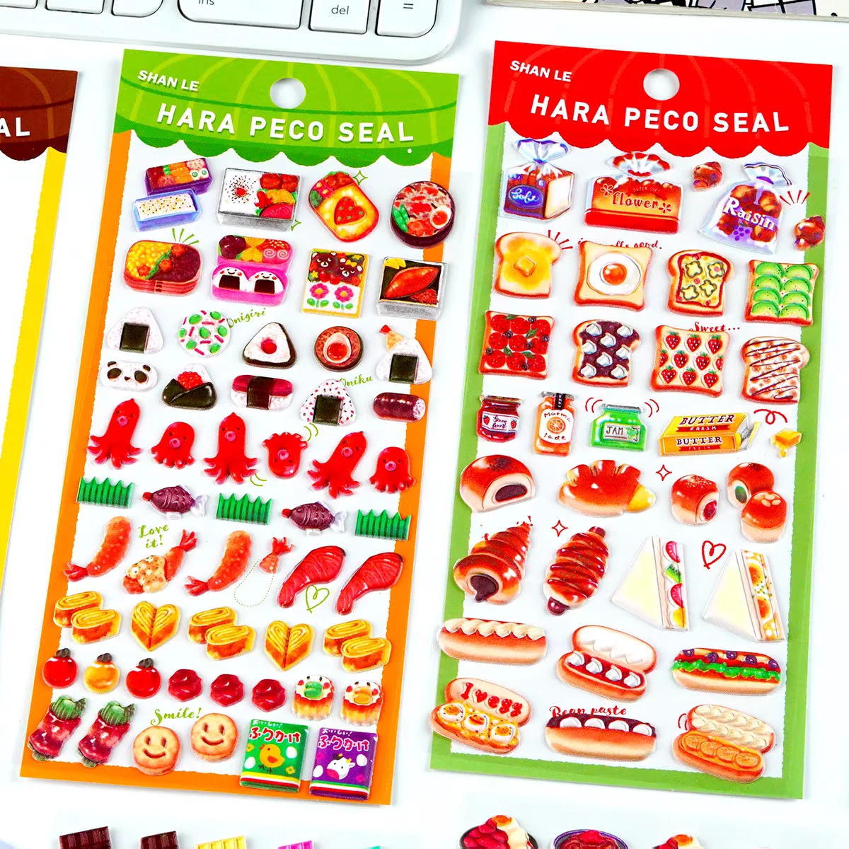 

Набор из 4 милых 3D-наклеек в виде сладостей: шоколад, суши, хлеб. Для дневников, скрапбукинга, декора, школьных принадлежностей.