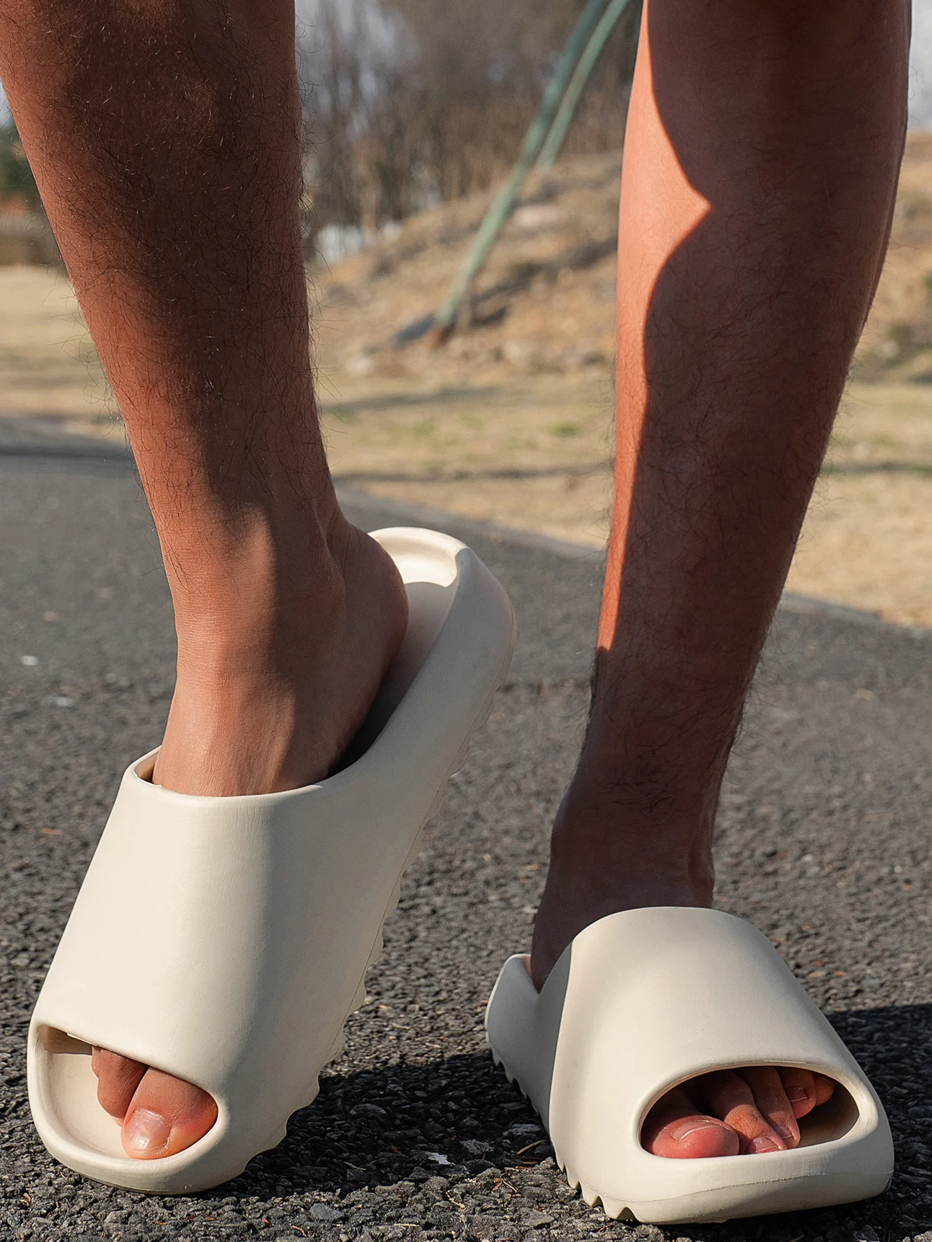 

Men's Summer Casual Simple Fashion Flat Eva One-Piece Beach Slippers for Outdoor and Home Use, Large Size, Lightweight and Comfortable Slide-On Slippers