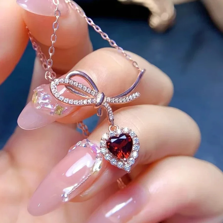 

Подвеска из настоящего серебра 925 пробы с натуральным гранатом 6 мм, 0.8 карата, VVS, с бесплатным сертификатом подлинности