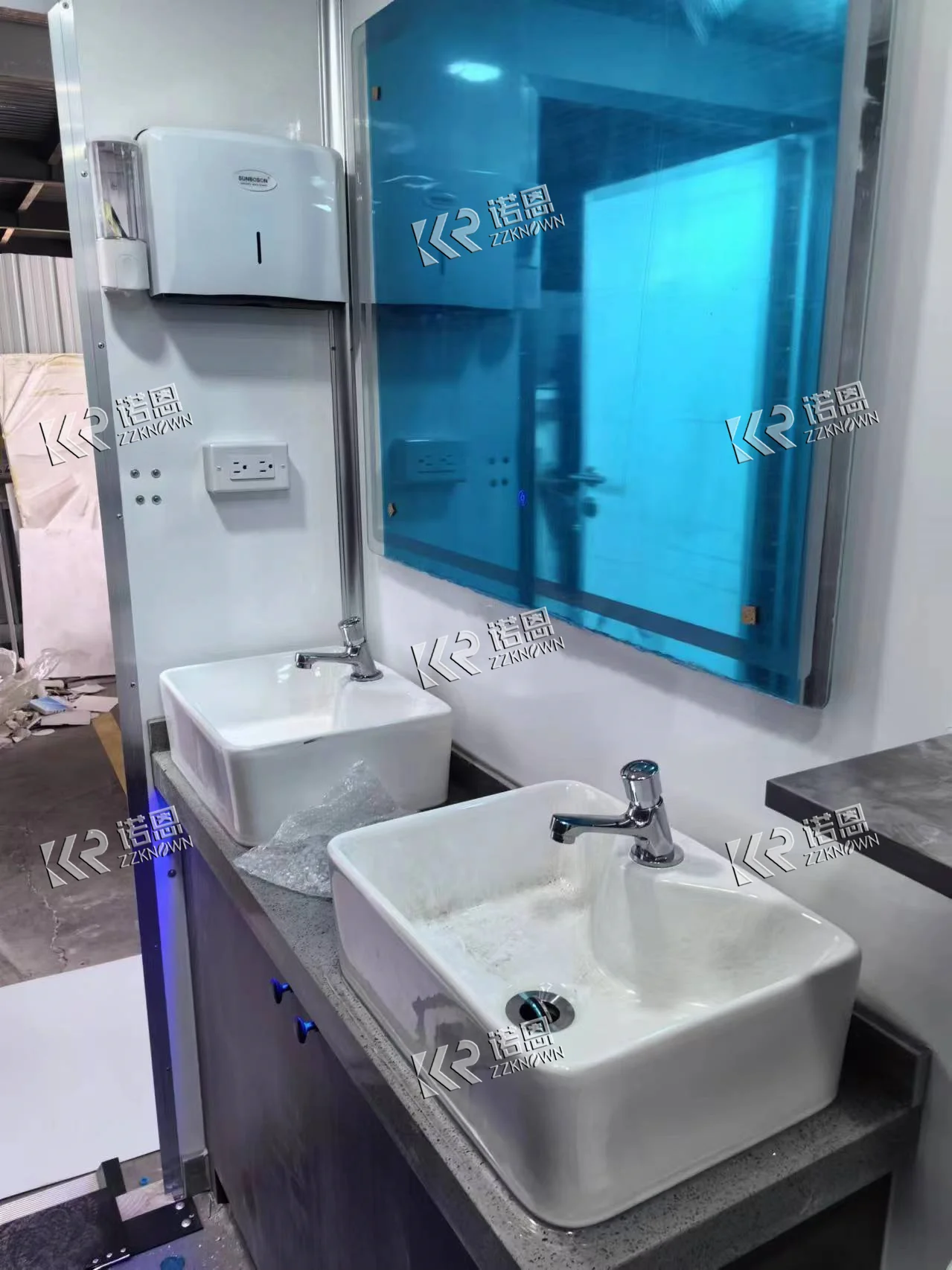 Luxury Customize Restroom Shower Trailer Outdoor Toilet Cart Mobile Toilets Trailer Portable Toilet