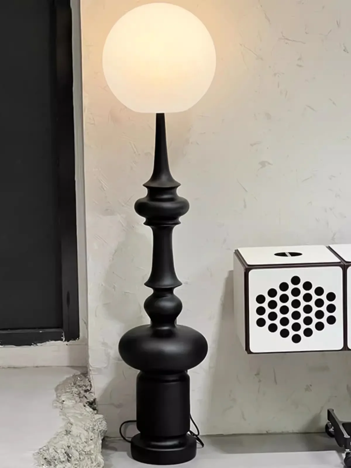 

Retro Roman living room floor lamp, sofa edge decoration art lamp, chessboard, nostalgic desk lamp