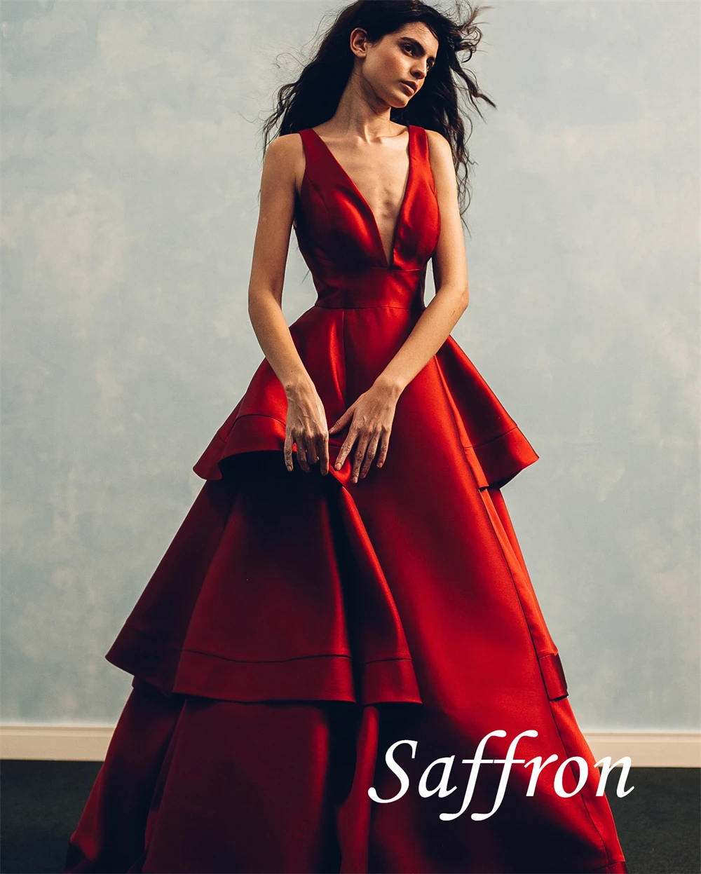 맞춤형 우아한 v 넥 캡 슬리브 이브닝 드레스 섬세한 계층화 된 연예인 가운 패션 a 라인 지퍼 백 파티 드레스