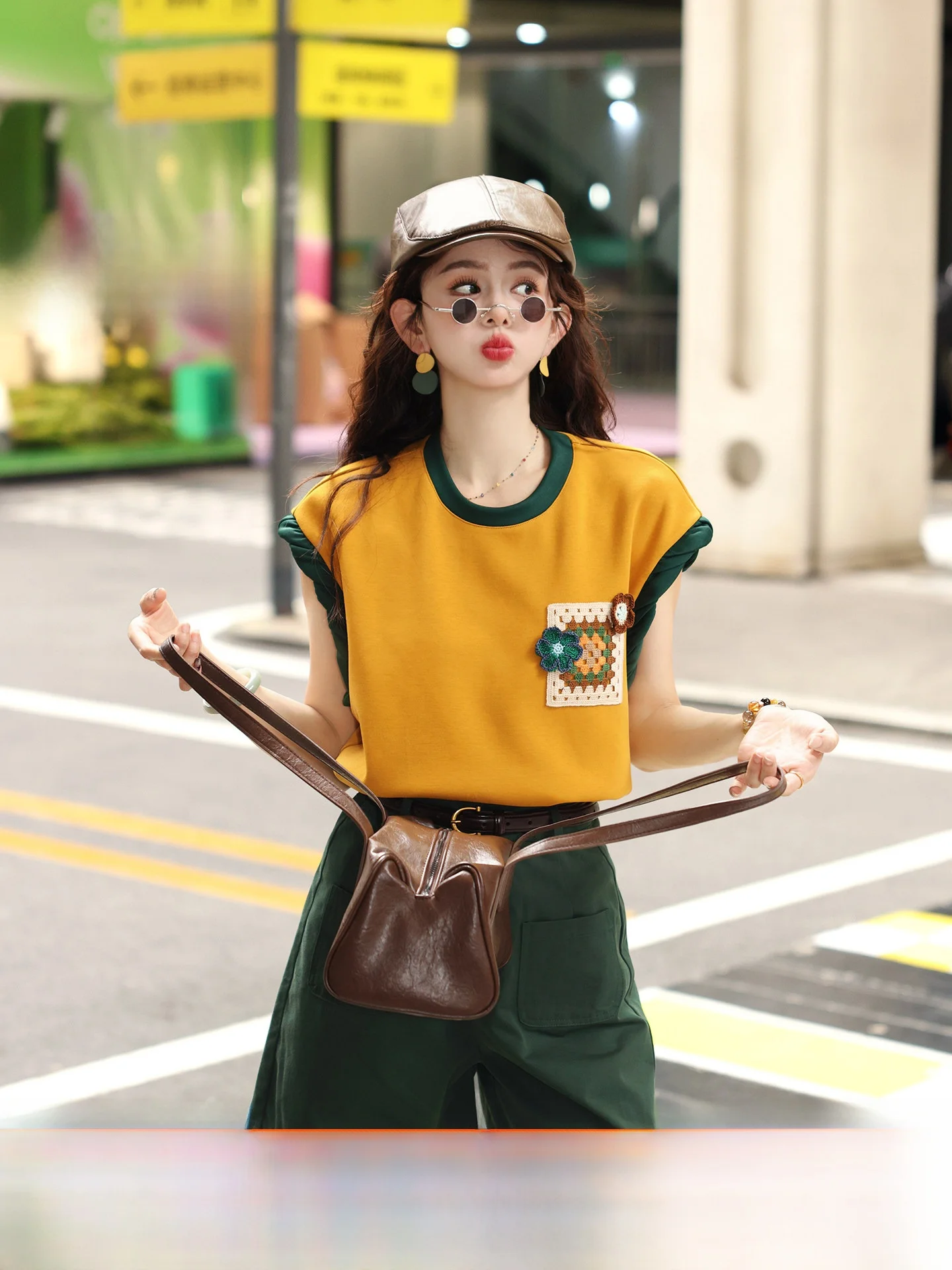 

Женская летняя футболка из дышащего полиэстера и хлопка, свободного кроя, с вышивкой, желтая, весенняя коллекция...