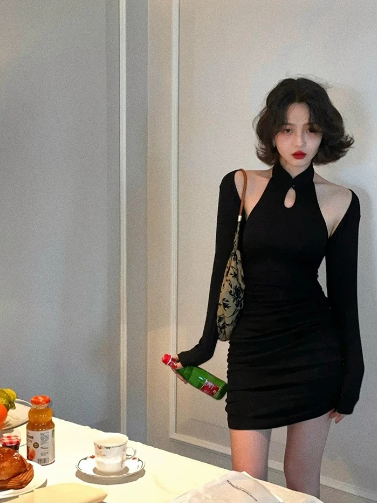 2025 Elegantes chinesisches Cheongsam-Kleid im Retro-Stil, schwarzes Ausschnitt-Neckholder-Kleid mit Stehkragen, schmale Passform, figurbetontes Minikleid, luxuriöser, schicker Stil