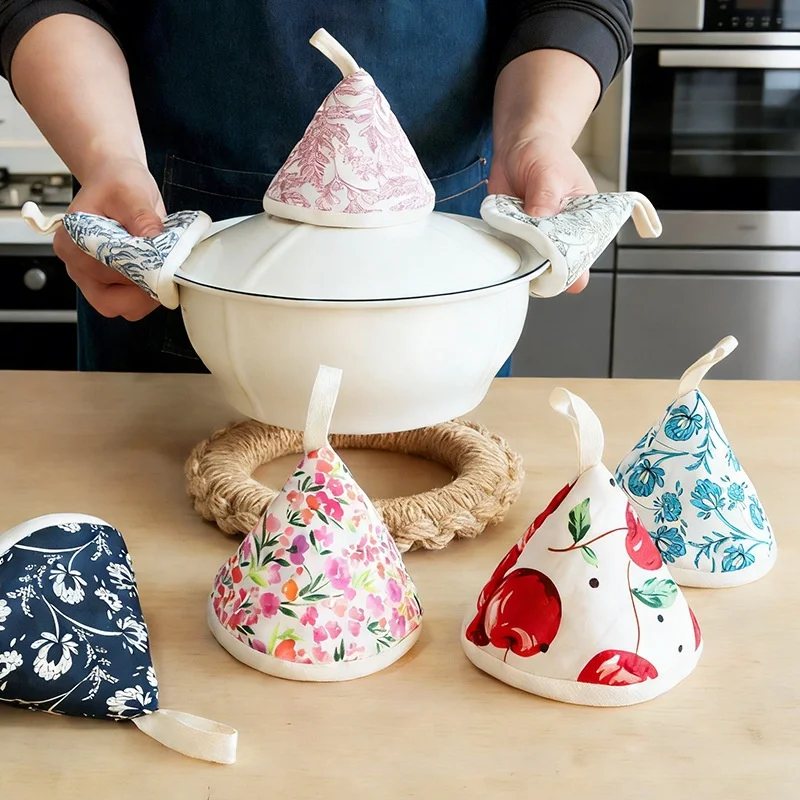 Elegant Leaf Pattern Insulated Triangular Pot Cap Heat Resistant Pot Handle Gloves Pot Cover for Kitchen fabric printed cover