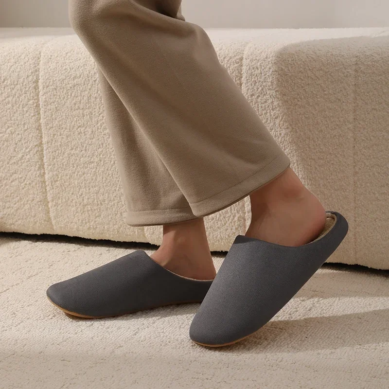 شباشب كلاسيكية للرجال والنساء شبشب منزل داخلي للجنسين أحذية صامتة ناعمة مضادة للانزلاق أحذية شتوية مريحة مسطحة من إسفنج الذاكرة