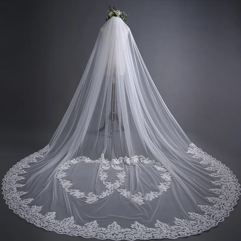 

Real Photo 3m length 3m wide One Layer Wedding Veil With Comb White Lace Edge Bridal Veils Ivory Appliqued Cathedral Wedding