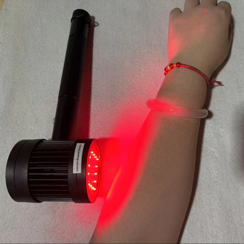 

Портативное медицинское лазерное устройство для локтя/среднего эпикодилята гольфиста — 19x650 нм + 6x808 нм терапевтических диодов