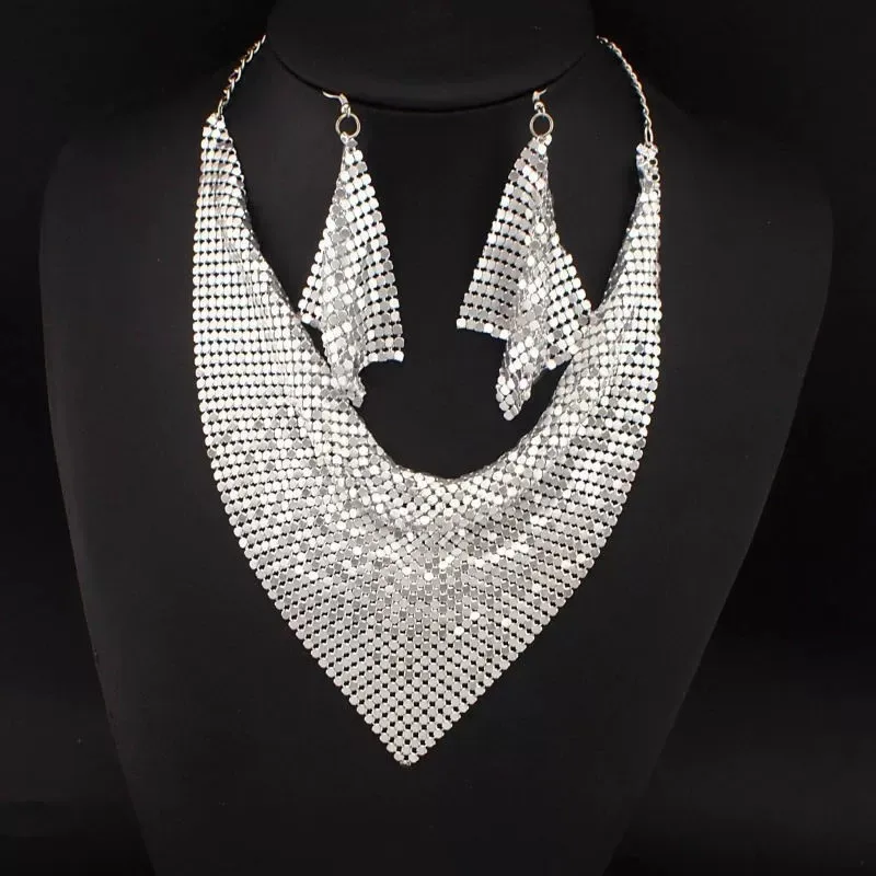 Mit Geschenkbox, 4 Farben Metall-Mesh-Lätzchen-Halskette und lange Ohrringe Set für Damen, klobiger Statement-Schmuck, Hochzeit, Party, Geschenk – Detail 4