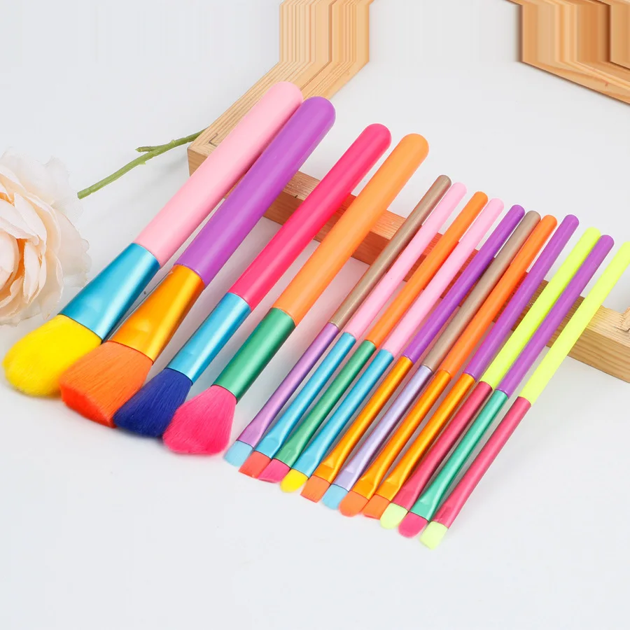 Ensemble de pinceaux de maquillage arc-en-ciel, Kit de pinceaux pour fard à paupières et Blush colorés bonbons, outils cosmétiques professionnels végétaliens pour artistes, 15 pièces