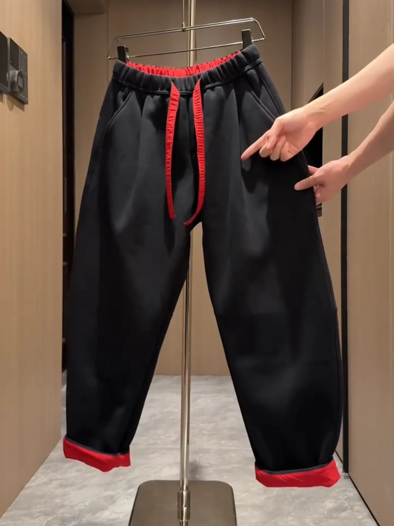 

Модные утепленные мужские брюки контрастного цвета с манжетами на весну и осень, свободные прямые брюки, модные уличные брюки