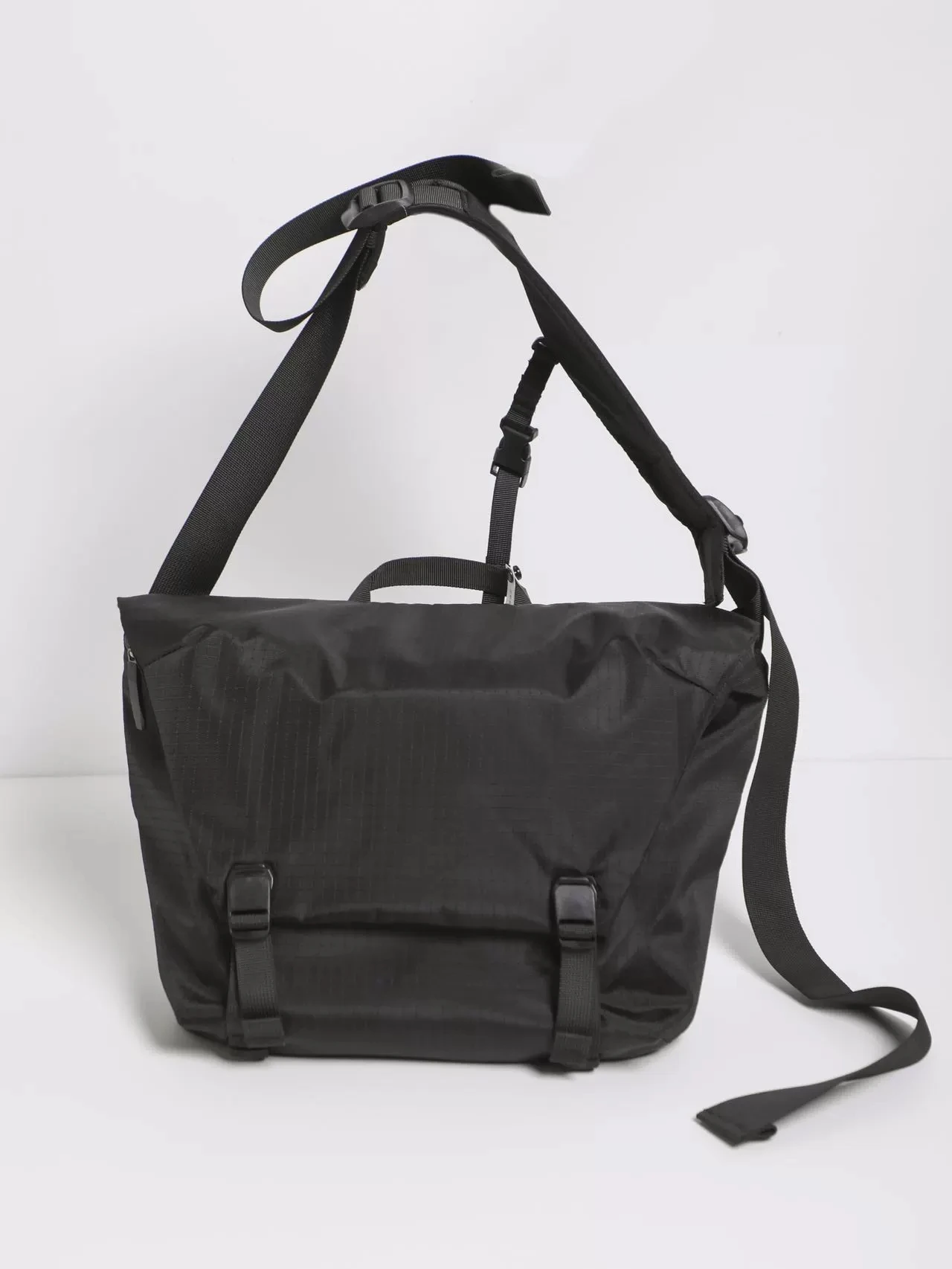 

New American Sle Outdoor Lightweight Waterproof Large Capaci Crossbody Bag ex Busin Sports Casual Single oulder Bag