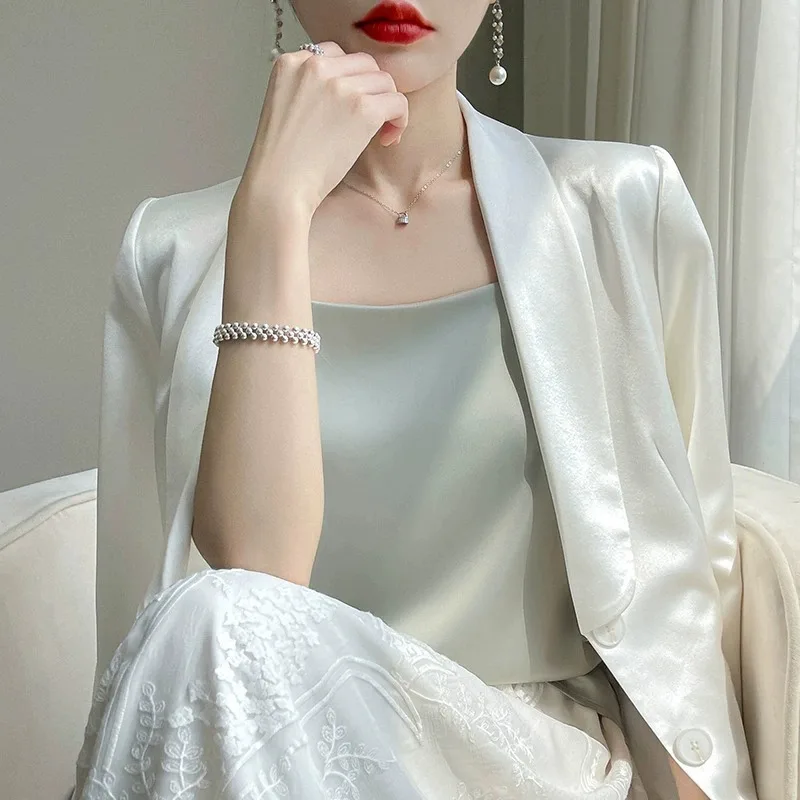 Gilet da abito estivo da donna in raso di seta Ricamo floreale monospalla Acetato di seta Bianco Top Bottone Dettaglio Colore puro V-ne