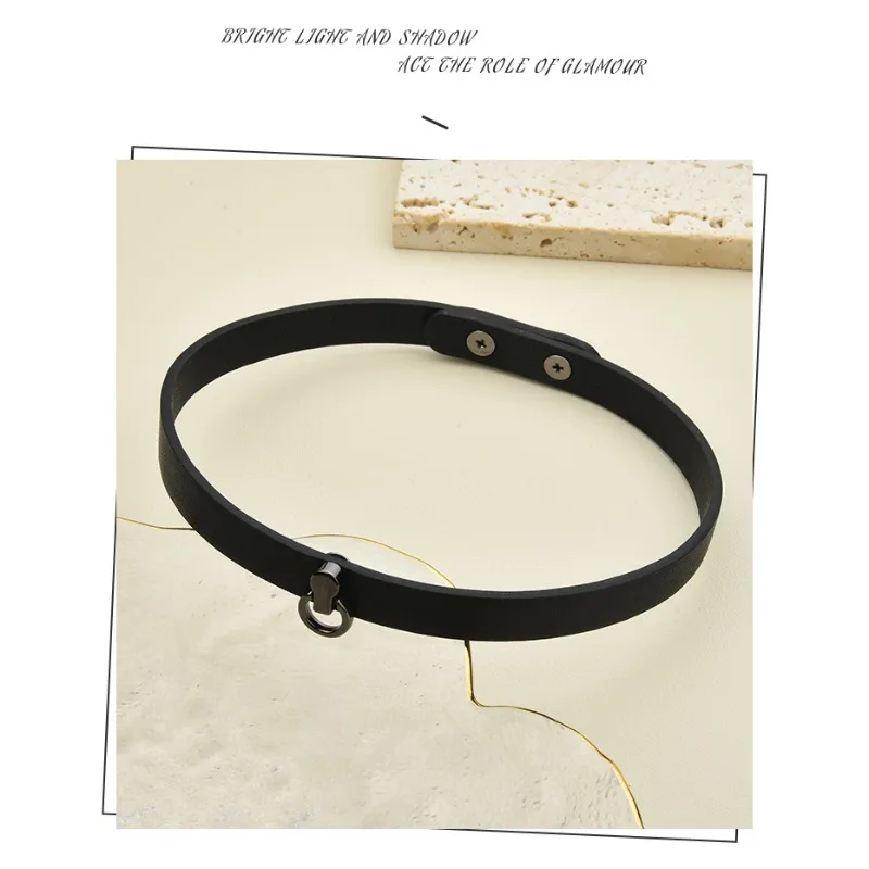 

A delicate long-neck necklace, a simple belt accessory, and a short women's collarbone necklace for fashionable clothing