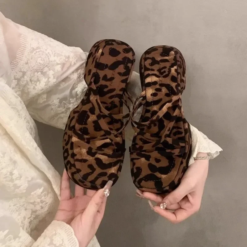 2024 High Quality Shoes for Women Open Toe Women's Slippers Summer Leopard Print Simple Casual Platform Chunky Heels Slippers