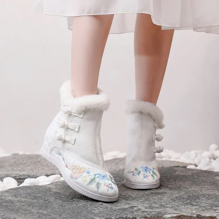 

2026 Women's White Fleece-Lined Embroidered Ankle Boots Traditional Ethnic Chinese Style Warm Comfort Winter Shoes Q-402