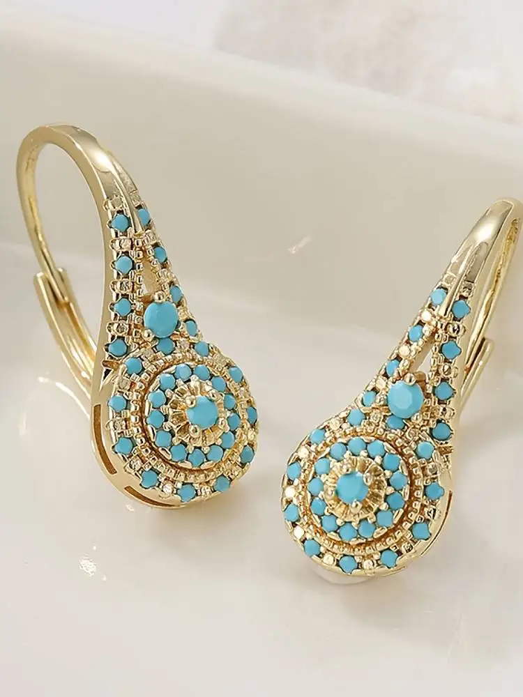 Huitan Damen-Ohrringe im Bohemia-Stil, eingelegt mit blauem Türkis, eleganter, täglicher, charmanter Accessoires-Schmuck für Hochzeiten und Partys