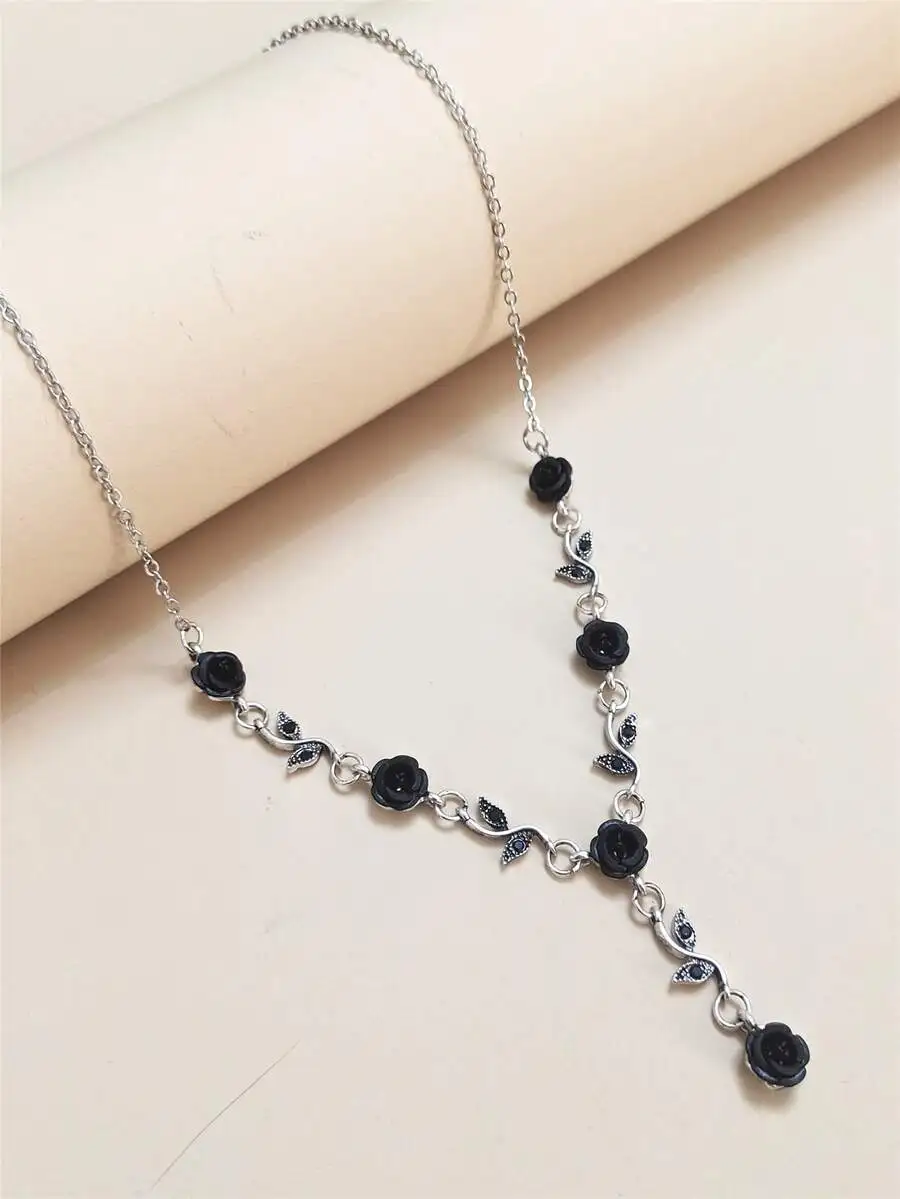 Collar con colgante de flor y hoja de rosa negra para el estilo diario de las mujeres