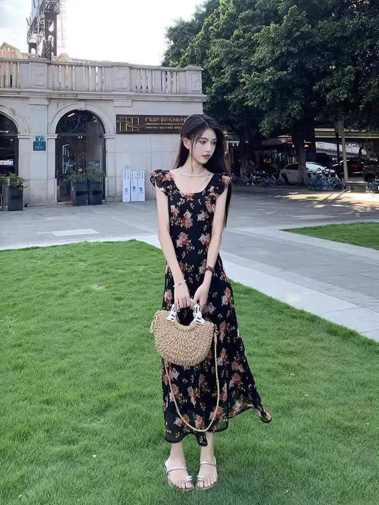 

French Flying Sleeves Fragmented Flower Dress for Women's Summer New Design with a Vacation Style Slim Waist Mid length WMF1