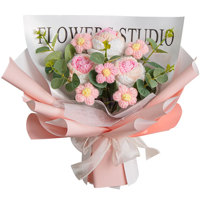 Creative rose handmade woven yarn bouquet for girls as Valentine\'s Day gift, simulated dried flowers