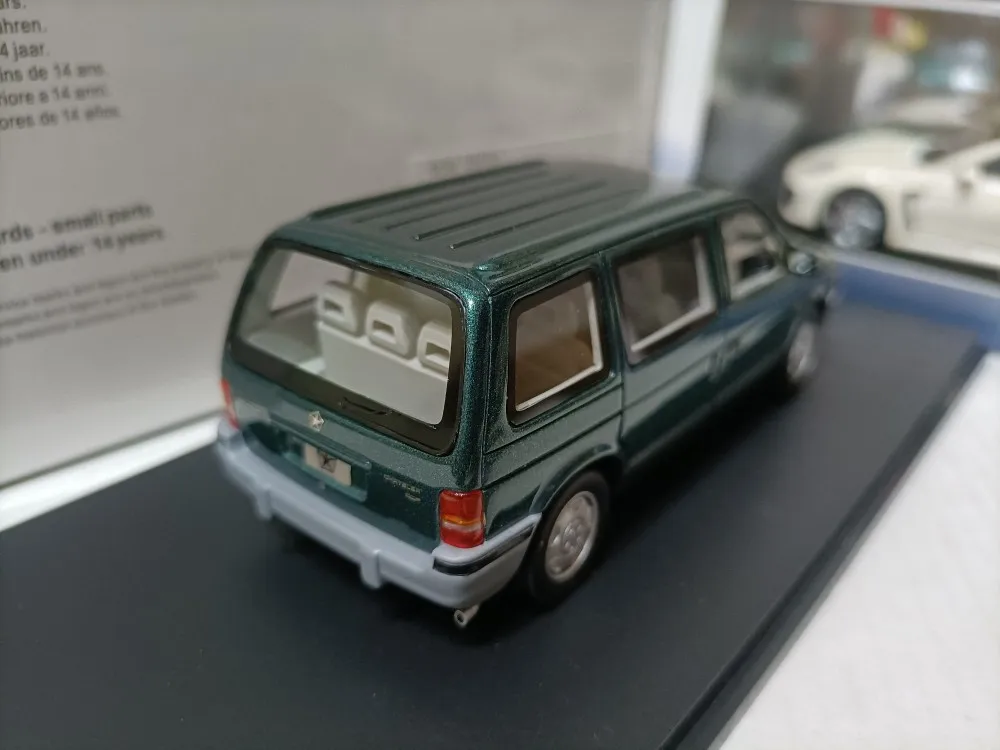 GLM 1:43 Chrysler Voyager MPV 1994 simulated a limited edition static metal resin toy gift car model