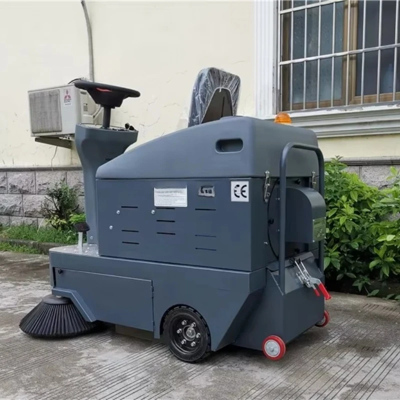 KINGWELL ركوب على آلة كنس المستودعات الكهربائية مكنسة أرضية الطريق الصناعية في الشوارع