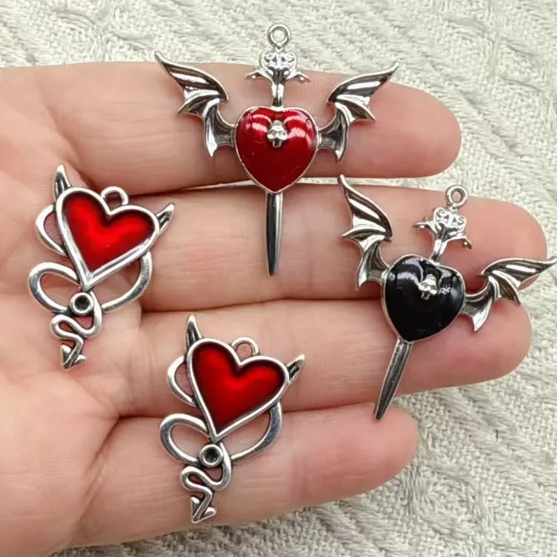 10pcs Goth Skull Heart Enamel Peach Heart Charms Devil's Winged Dagger Heart Pendant Handicraft Crafts DIY Jewelry Accessories