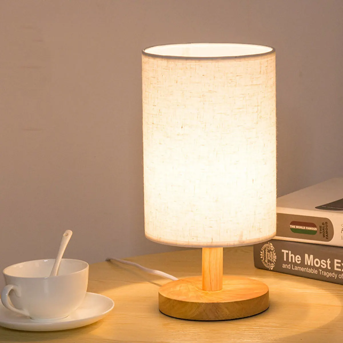 USB Table Lamp Bedside Lamp Eye Protection Nightstand Lamp Modern Simple Desk Lamp with Cylinder Lamp Shade Warm White Table