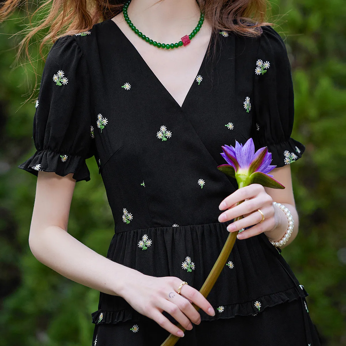LOUISYAO 2026 Summer Contrast Embroidery V-Neck Dress Fashion Slim Fit Short Sleeve Short Women Dress