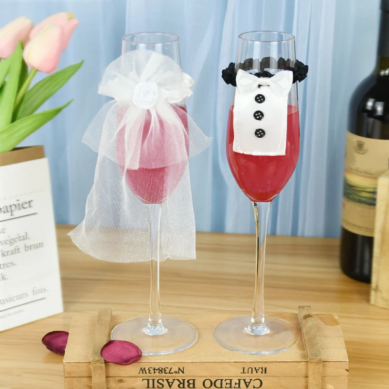 

2pcs/set Wedding Bride Groom Wine Cups Champagne Glasses Ornaments To Be Bridal Shower Bachelorette Party DIY Decorations Supply