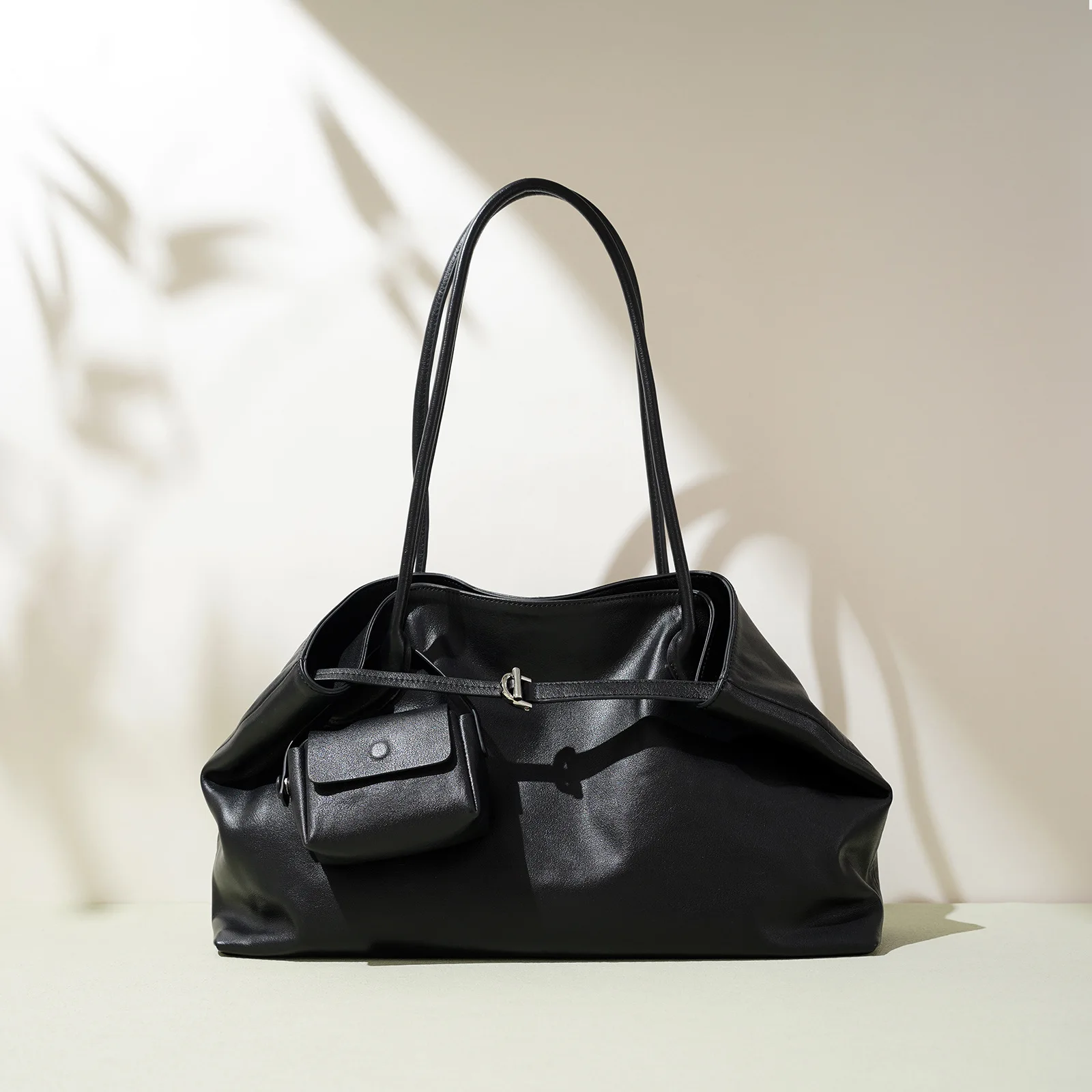 

2025 Women's Top Grain Leather Tote Indie Inspired Shoulder Purse Large Capacity Commuting Crossbody Bag Contemporary Daily Use