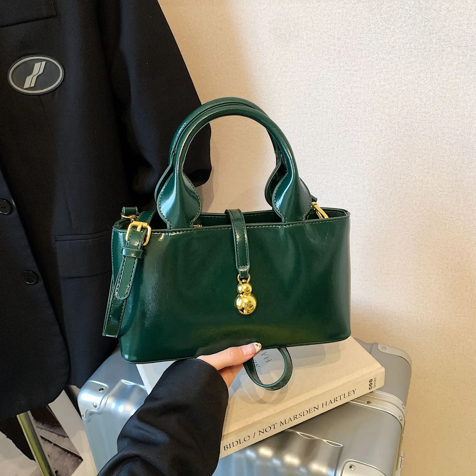 

2025 Women's Chic Hobo Bag Convertible Top Handle Shoulder Crossbody Vegan Leather Minimalist Luxury Day to Night Purse