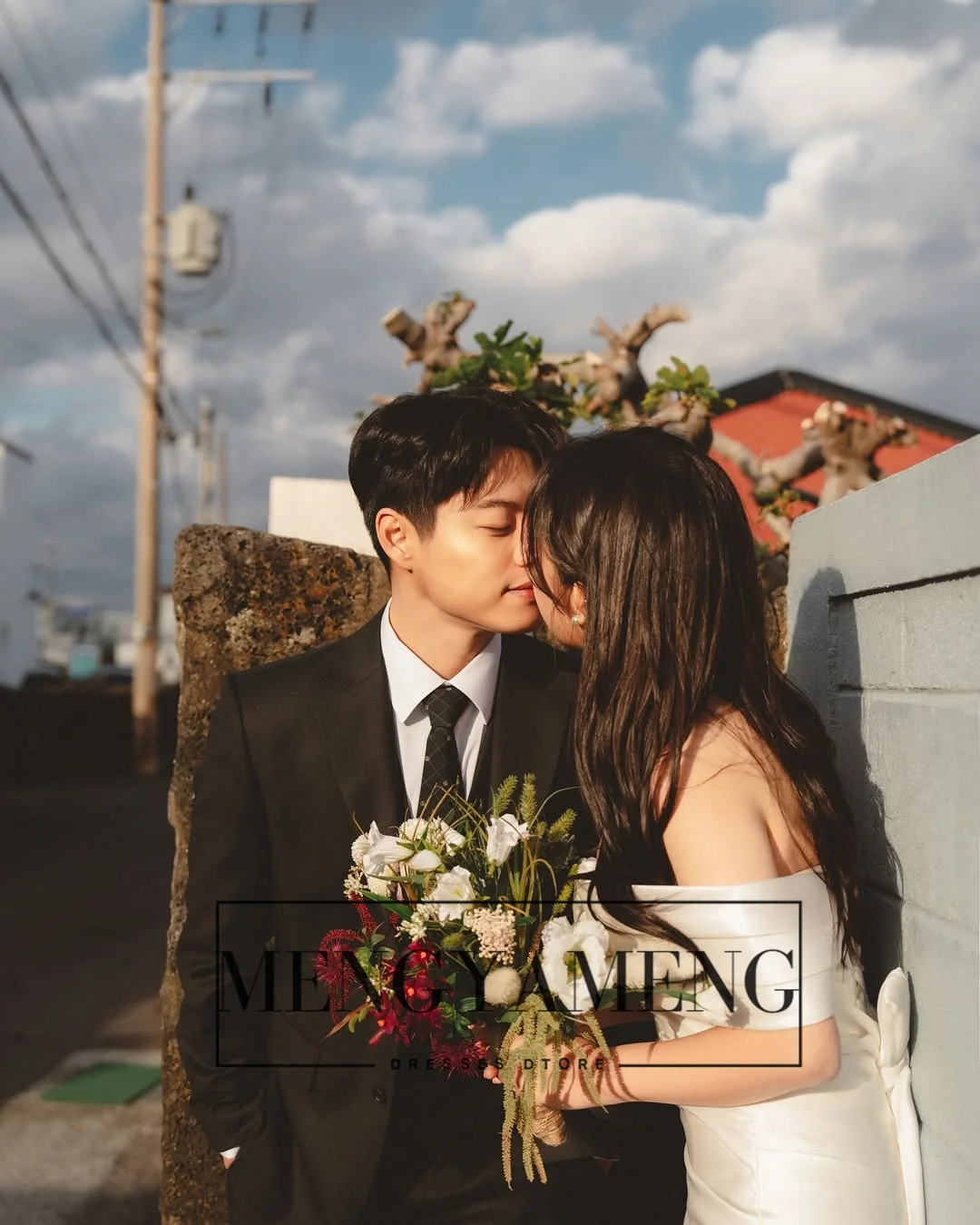 Zhuishu mini vestidos de casamento coreano sessão de fotos personalizado fora do ombro cetim vestido de noiva curto simples noiva auto casamento