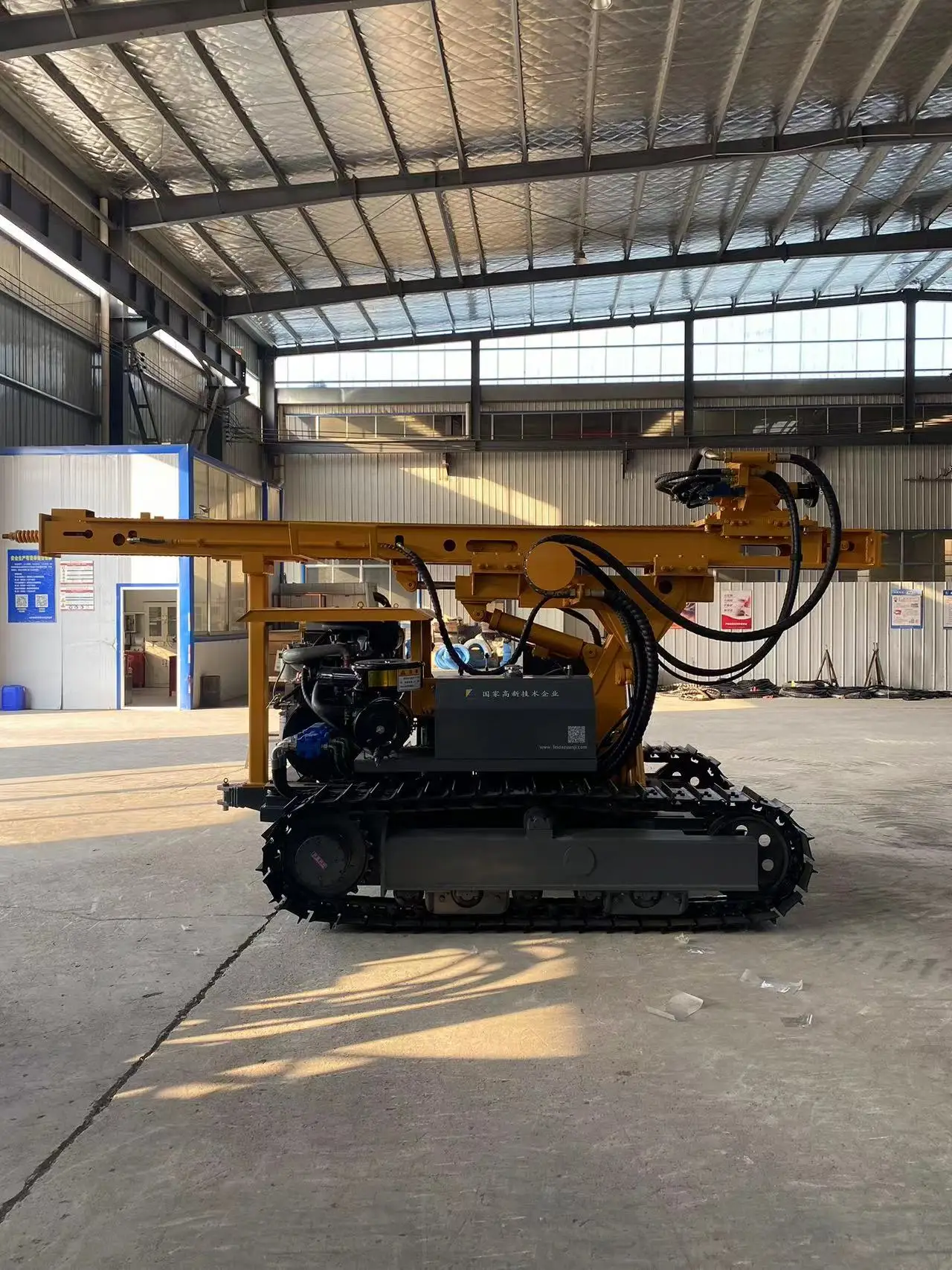 Factory Hot Sale Multifunctional Diesel Blasting Rig Core Usage Photovoltaic Pile Driver for Ore Mines with Engine Components