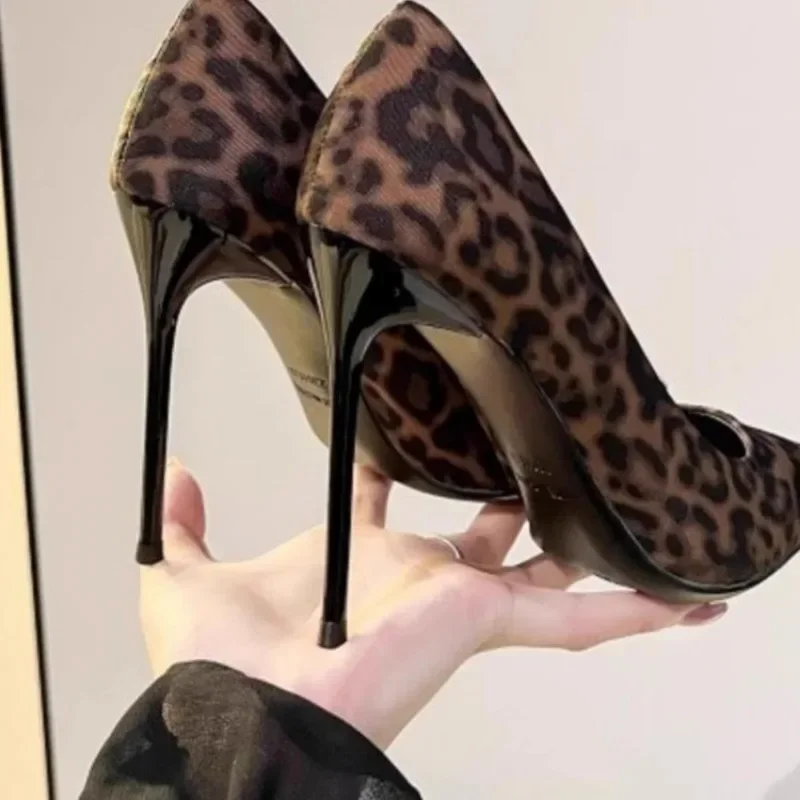 Zapatos de diseño con espalda puntiaguda, zapatos individuales vacíos para mujer, primavera y otoño 2025, tacones altos con estampado de leopardo para mujer, Stiletto